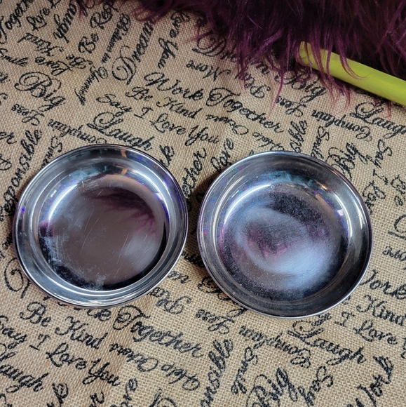 Barely used lot of 2 stainless steel cat food dishes rubber grip on bot - Picture 2 of 5